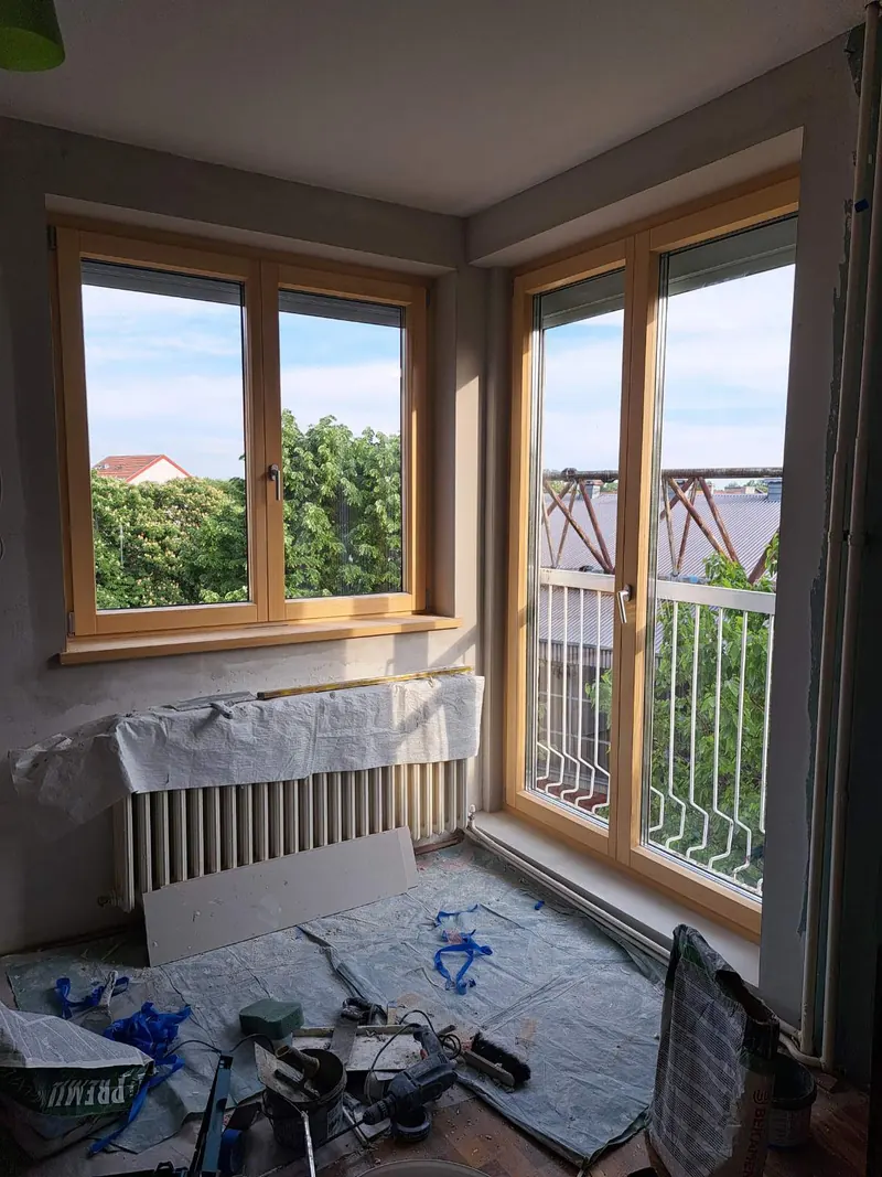 Obrada špaletni — završeno: ravne i glatke špaletne oko prozora i balkonskih vrata, spremne za farbanje